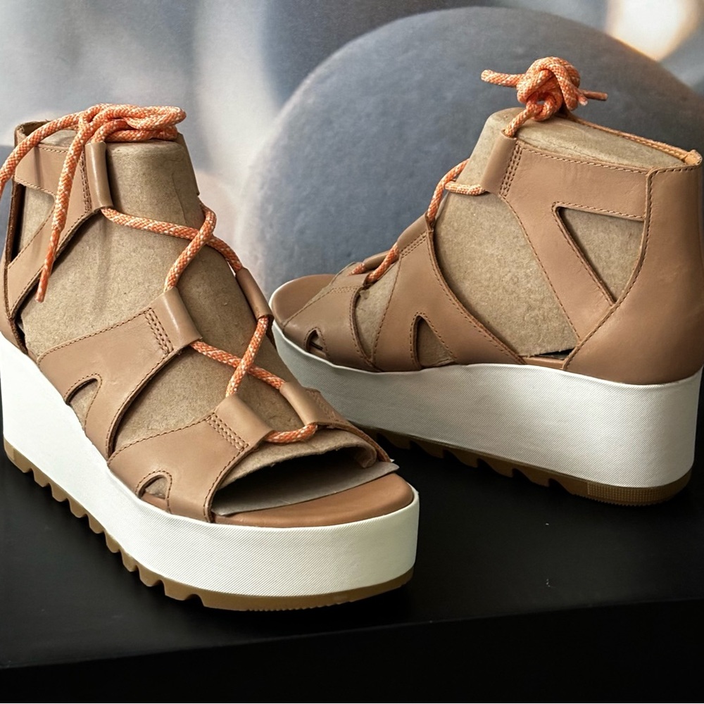 Brand New !! Sorel Cameron Flatform Lace Sandals/ Honest Beige Size 8.5